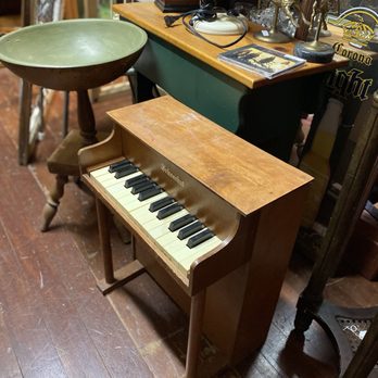 Mill Creek Antique Mall - Antiques Near Me - Bakersfield, California