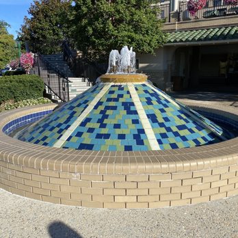 The Hotel Hershey - Small fountain - Hotels Near Me - Hershey, Pennsylvania The Hotel Hershey - Small fountain - Hotels Near Me - Hershey, Pennsylvania