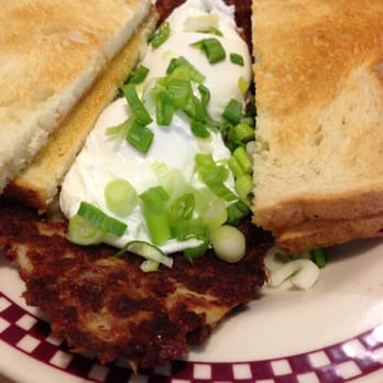 Hallie's Diner - Seriously good corned beef hash - American Near Me - Petaluma, California