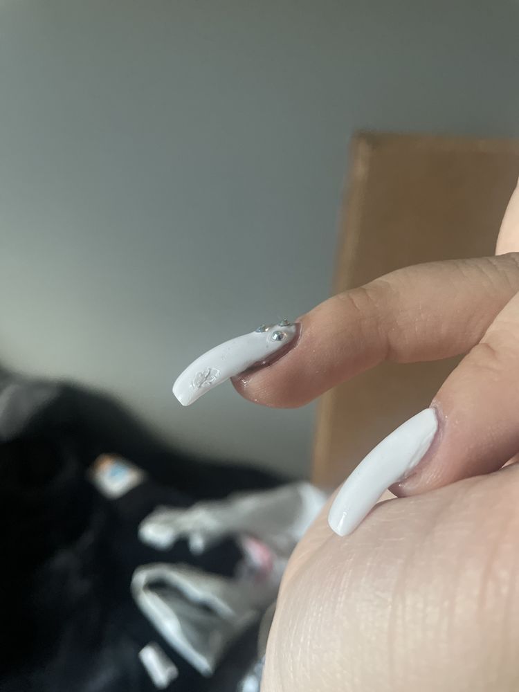 Lee Nails Logo
