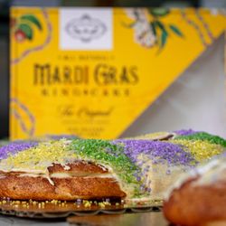 Breads on Oak Cafe & Bakery - Our award-winning artisan-crafted king cakes, available in 7 diferent flavors.
