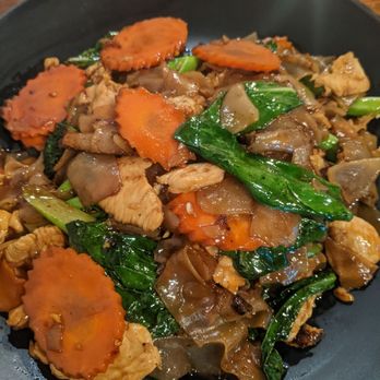 Boun Thai Kitchen - Pad se ew - Salad Near Me - Paradise, Nevada