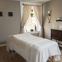 4th Chakra Wellness - Private Reiki healing sessions offered at Kevala Wellness & Ayurveda in Long Beach.