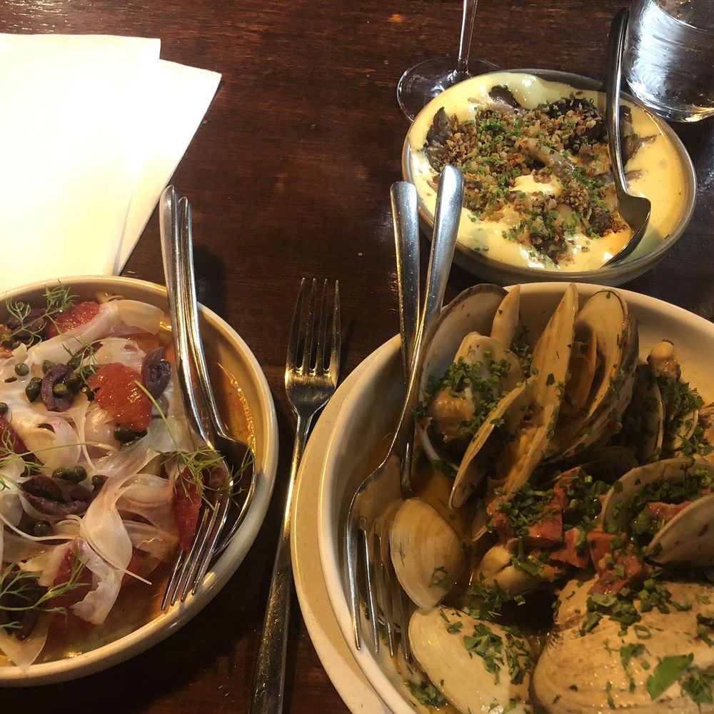 5th Street - Clams, tomatoes and mushrooms - Wine Bars Near Me - Christchurch, CAN