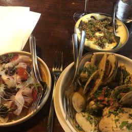 Clams, tomatoes and mushrooms