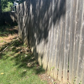 Cassella Design & Build - Before, old fencing bowing out - Landscaping Near Me - Springfield, Virginia Cassella Design & Build - Before, old fencing bowing out - Landscaping Near Me - Springfield, Virginia