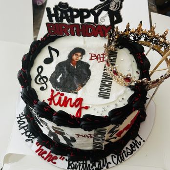 Smallcakes - You can see what i'm talking about when i say she photoshopped the cake . - Custom Cakes Near Me - Bryant, Arkansas Smallcakes - You can see what i'm talking about when i say she photoshopped the cake . - Custom Cakes Near Me - Bryant, Arkansas