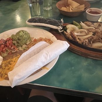 La Casa Blanca - Chicken Fajitas Skillet - Mexican Near Me - Chandler, Arizona