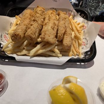 Cap’t Loui Henderson - They definitely do portions right here. This fish and chips platter will definitely fill you up. - Seafood Near Me - Las Vegas, Nevada