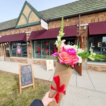 The Botanical Bar - Valentine's week flower bouquet pop-up bar - Nurseries & Gardening Near Me - Indianapolis, Indiana The Botanical Bar - Valentine's week flower bouquet pop-up bar - Nurseries & Gardening Near Me - Indianapolis, Indiana