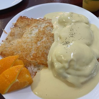Vanta Cafe - Eggs Benedict with hash browns and a side of orange. Enough for two people! Delicious! - Breakfast & Brunch Near Me - Wailuku, Hawaii