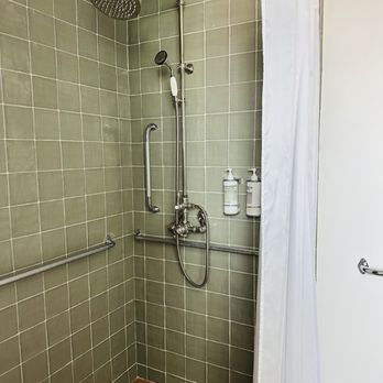 Common House - Shower in hotel room - Bars Near Me - Chattanooga, Tennessee Common House - Shower in hotel room - Bars Near Me - Chattanooga, Tennessee