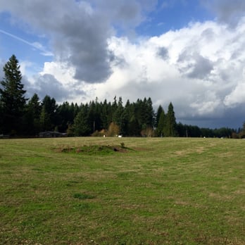 Lucky Memorial Off-leash Park - Large Open Area for Dogs to Play - Dog Parks Near Me - Brush Prairie, Washington Lucky Memorial Off-leash Park - Large Open Area for Dogs to Play - Dog Parks Near Me - Brush Prairie, Washington
