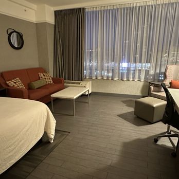 Hilton Garden Inn Calgary Downtown - Room 627 King Corner w/ Sofabed - Hotels Near Me - Calgary, Alberta Hilton Garden Inn Calgary Downtown - Room 627 King Corner w/ Sofabed - Hotels Near Me - Calgary, Alberta