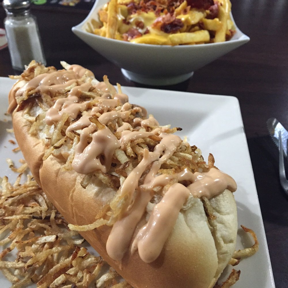 5inco Restaurant - 5inco hot dog - the toppings were tasty, but the bun to hot dog ratio was off. Too much bread. - Fast Food Near Me - Hialeah, Florida