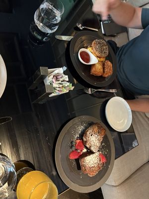 Hotel AKA Alexandria by null