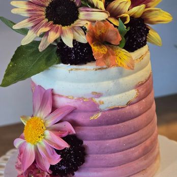 Lovey's Bakery  - Desserts Near Me - Red Lodge, Montana