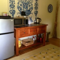 The Willows Bed & Breakfast - Mini kitchen area between the suites.