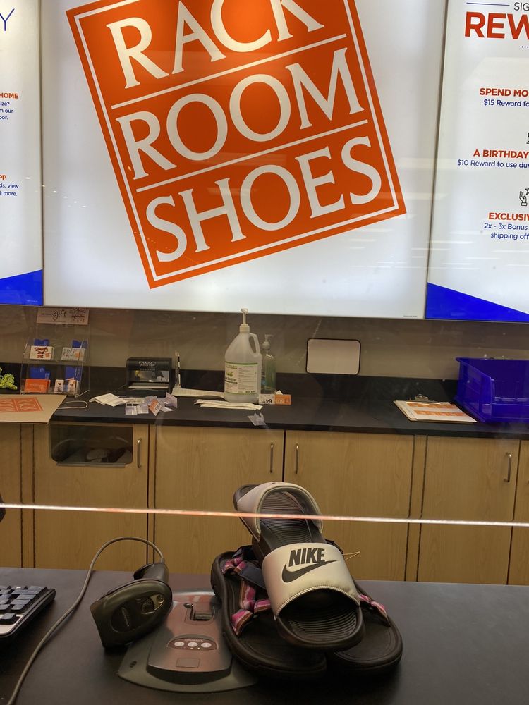 RACK ROOM SHOES Updated June 2024 1500 SE E Devils Lake Rd, Lincoln City, Oregon Shoe