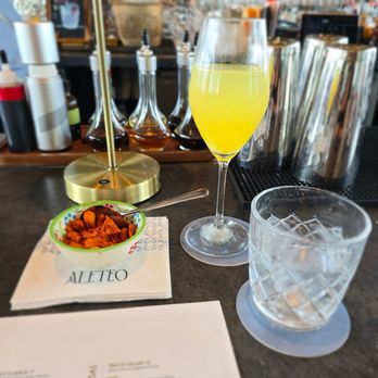 Aleteo - Mimosa & Bar nuts - Mexican Near Me - San Antonio, Texas
