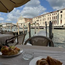 Hotel Canal Grande - Breakfast on patio