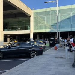 Aeropuerto de Barcelona El Prat - The Uber waiting area