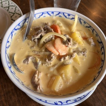 Ruen Thai Restaurant - Mango Yellow Curry Dinner - Thai Near Me - Roseville, California Ruen Thai Restaurant - Mango Yellow Curry Dinner - Thai Near Me - Roseville, California