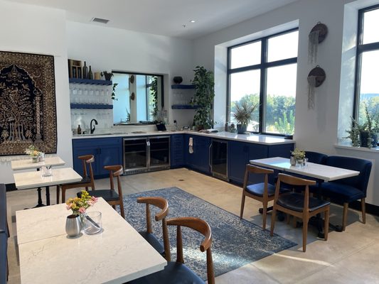 Willow Creek Wine Co. by null