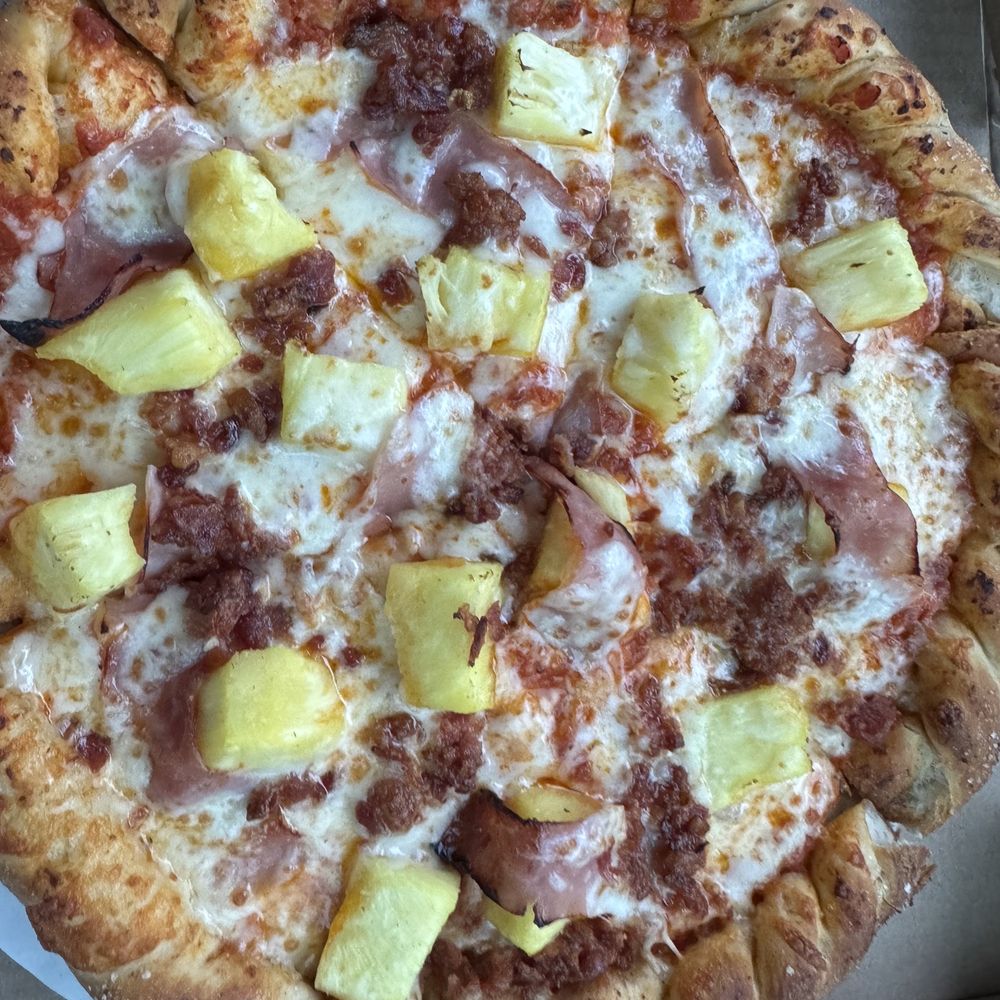 Famous Brick Oven Pizzeria - Hawaiian with bacon - Pizza Near Me - Beech Mountain, North Carolina Famous Brick Oven Pizzeria - Hawaiian with bacon - Pizza Near Me - Beech Mountain, North Carolina