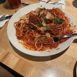SPAGHETTI & MEATBALLS SPAGHETTI & MEATBALLS