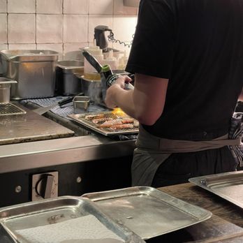 De Juwelier - Preparing our prawns - Brasseries Near Me - Amsterdam, New Hampshire