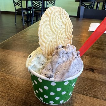 Bouchėe Confections - Small size half Oreo half mint gelato - Chocolatiers & Shops Near Me - Reno, Nevada