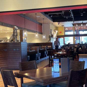 Lazy Dog Restaurant & Bar - Booth seating by kitchen - Breakfast & Brunch Near Me - Northbrook, Illinois Lazy Dog Restaurant & Bar - Booth seating by kitchen - Breakfast & Brunch Near Me - Northbrook, Illinois