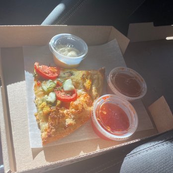 Mellow Mushroom Brandon - the gorgeous remnants of my Thai Dye Pie with garlic aioli - Pizza Near Me - Brandon, Florida