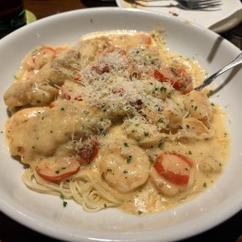 Olive Garden Italian Restaurant - Chicken and Chicken & Shrimp Carbonara - Italian Near Me - Modesto, California Olive Garden Italian Restaurant - Chicken and Chicken & Shrimp Carbonara - Italian Near Me - Modesto, California