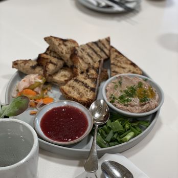 Yang’s Kitchen - Asian Fusion Near Me - Alhambra, California