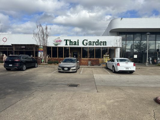 Thai Garden Restaurant & Bar by null