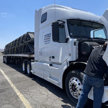 Daluvi Logistics Services - Diagnosing truck - Commercial Truck Repair Near Me Daluvi Logistics Services - Diagnosing truck - Commercial Truck Repair Near Me