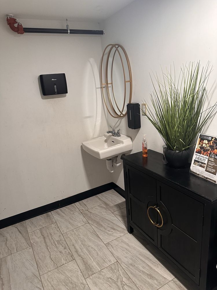 Warehouse 635 - wedding in West Hartford, CT