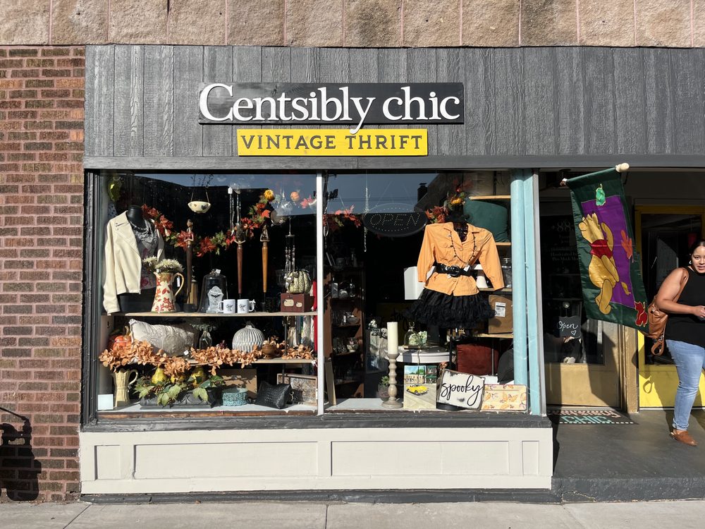 CENTSIBLY CHIC VINTAGE THRIFT 885 Smith Ave S, West Saint Paul, Minnesota Thrift Stores