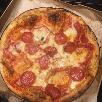 Blaze Pizza - Burnt, cold pepperoni and cheese pizza - Salad Near Me - Davie, Florida Blaze Pizza - Burnt, cold pepperoni and cheese pizza - Salad Near Me - Davie, Florida