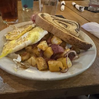 Bubba's Burgers And Bar - Corn beef hash - American Near Me - Traverse City, Michigan