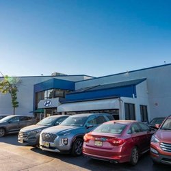 Lynnes Hyundai - Lynnes Hyundai Storefront