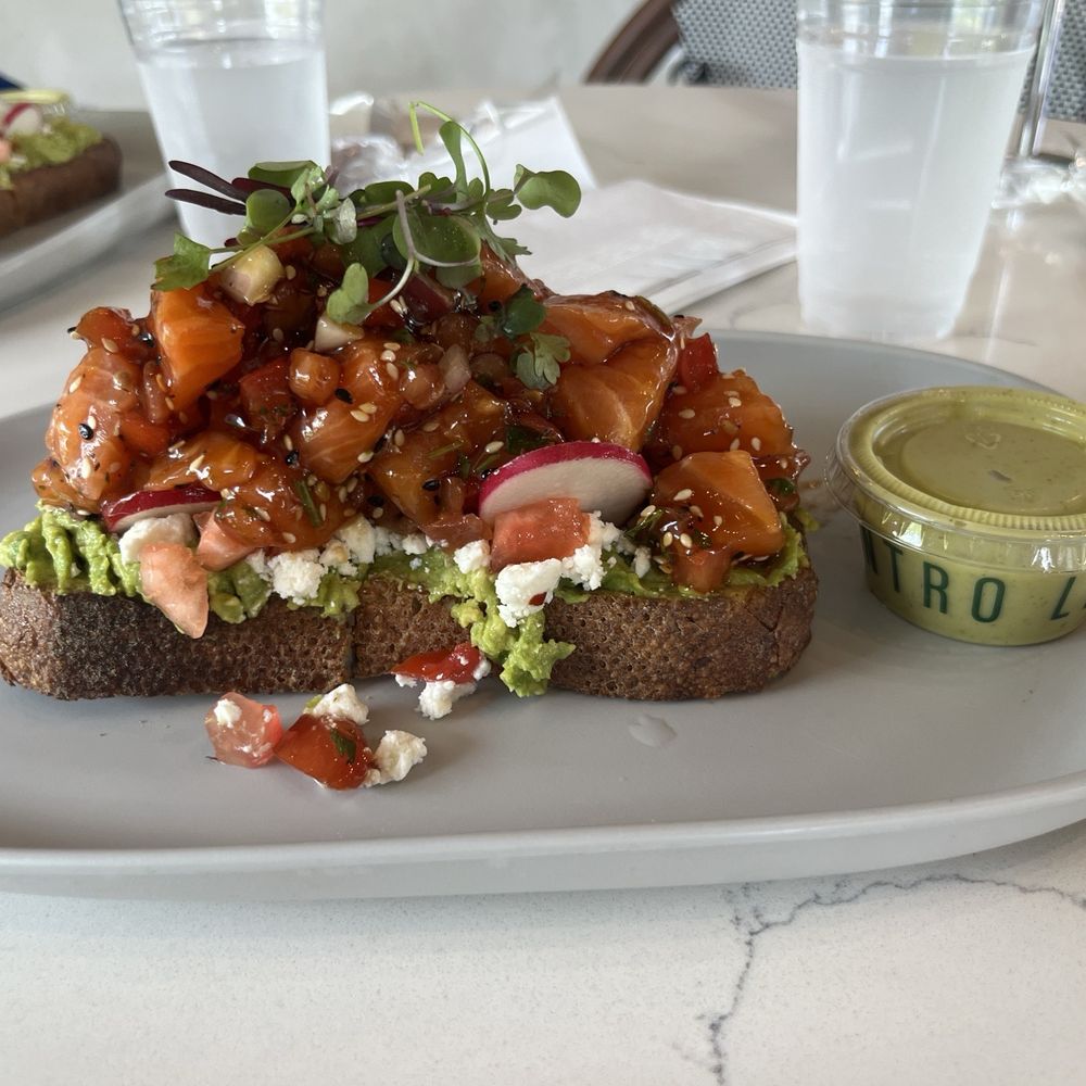 Salmon, tartare, avocado toast