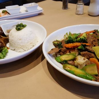 Lotus d'Asie - Lok lak -vs- Mee katang - Thai Near Me - Laval, Quebec