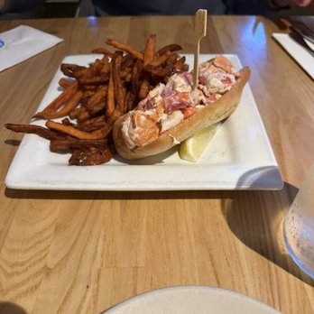 Side Street Cafe - Lobster roll, sweet potato fries - American Near Me - Bar Harbor, Maine Side Street Cafe - Lobster roll, sweet potato fries - American Near Me - Bar Harbor, Maine