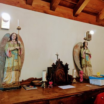 Iglesia de San Salvador - The lady at the Peregrino Office was very helpful - Churches Near Me - Sarria, LU