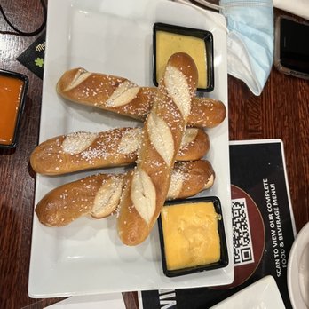 Tap House Grill Algonquin - Pretzels - American Near Me - Algonquin, Illinois