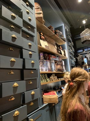 The Harry Potter Shop At Platform 9 3 4 450 Photos 196 Reviews Hobby Shops King S Cross Station London United Kingdom Yelp