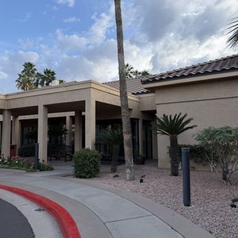 Sonesta Select Phoenix Camelback - Entrance - Hotels Near Me - Phoenix, Arizona